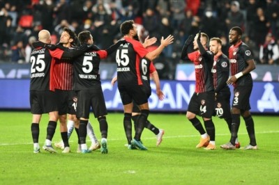 “Gaziantep futbolunu ne kadar biliyorsun? Şahinler testine katıl, puanını gör!”