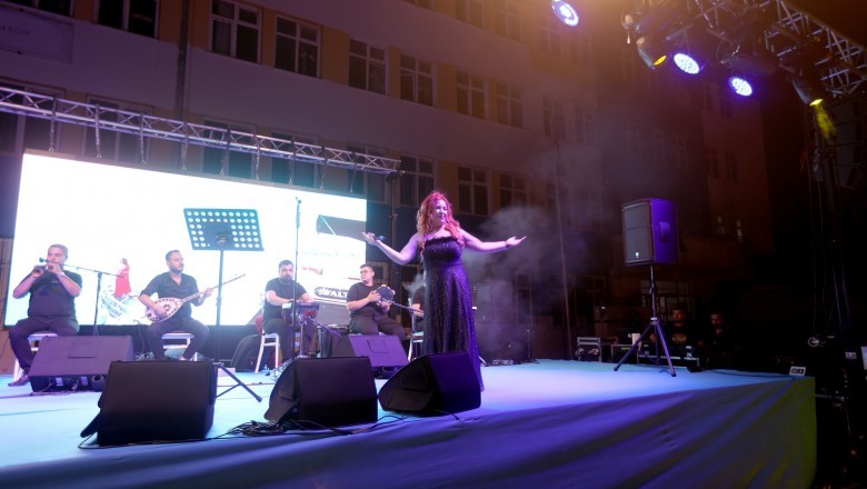 MAHALLEMDE KONSER VAR